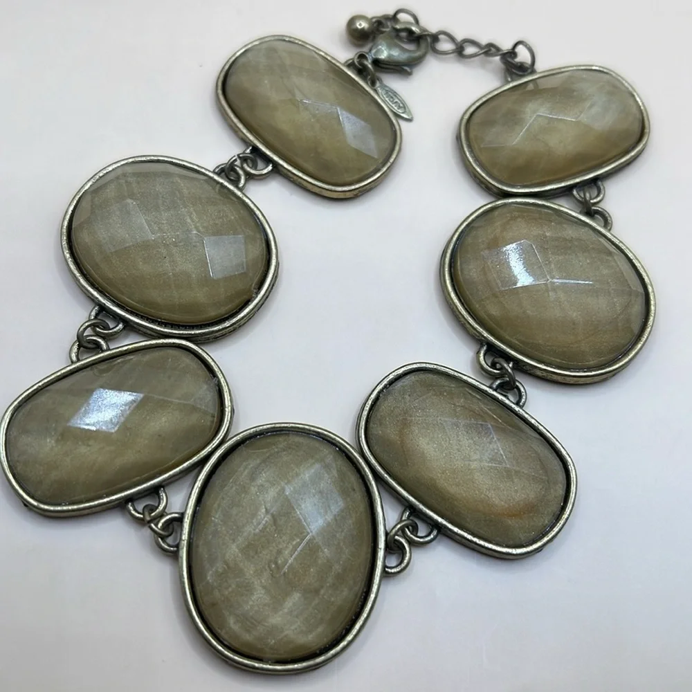 Beautiful large beige brassy faceted station style Bracelet signed Avon